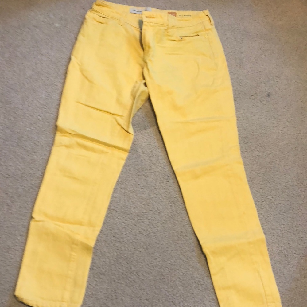Yellow pilcro jeans. Size 27z hyphen fit